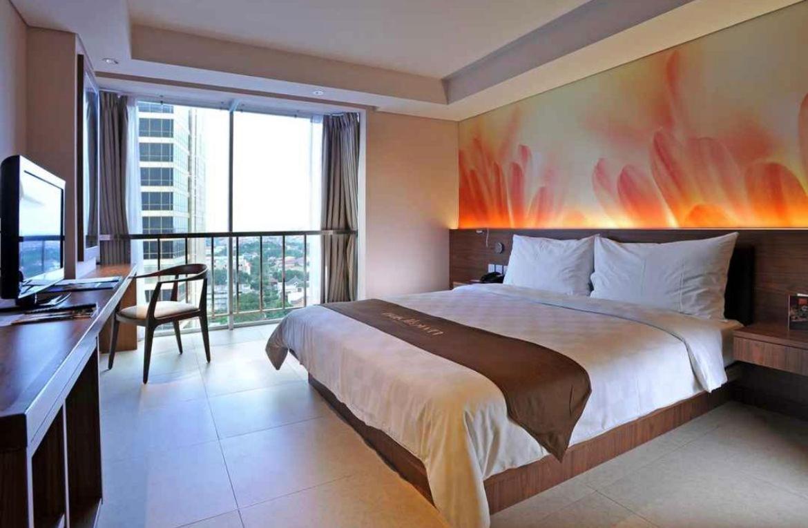 Midtown Hotel Сурабая Экстерьер фото