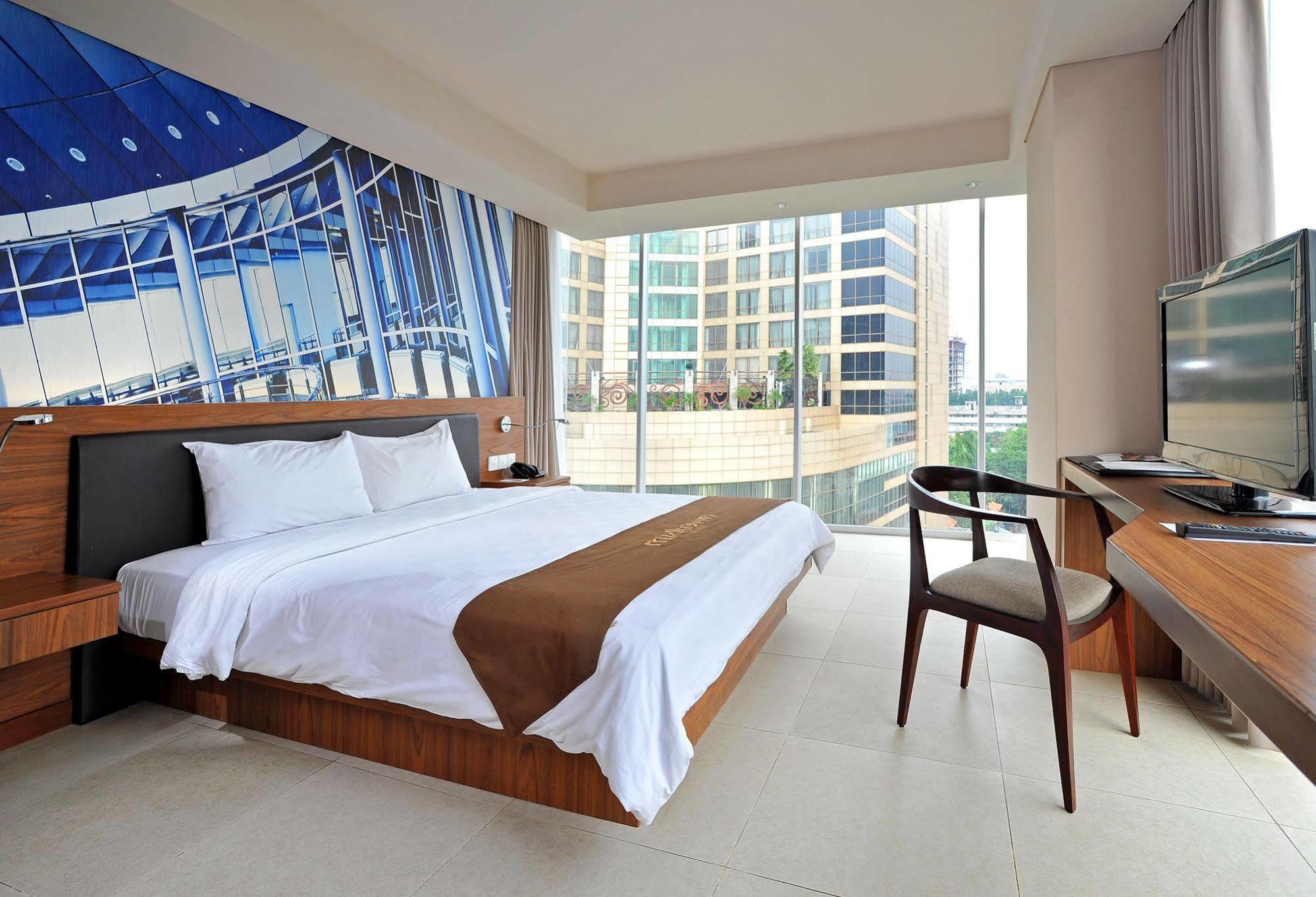Midtown Hotel Сурабая Экстерьер фото