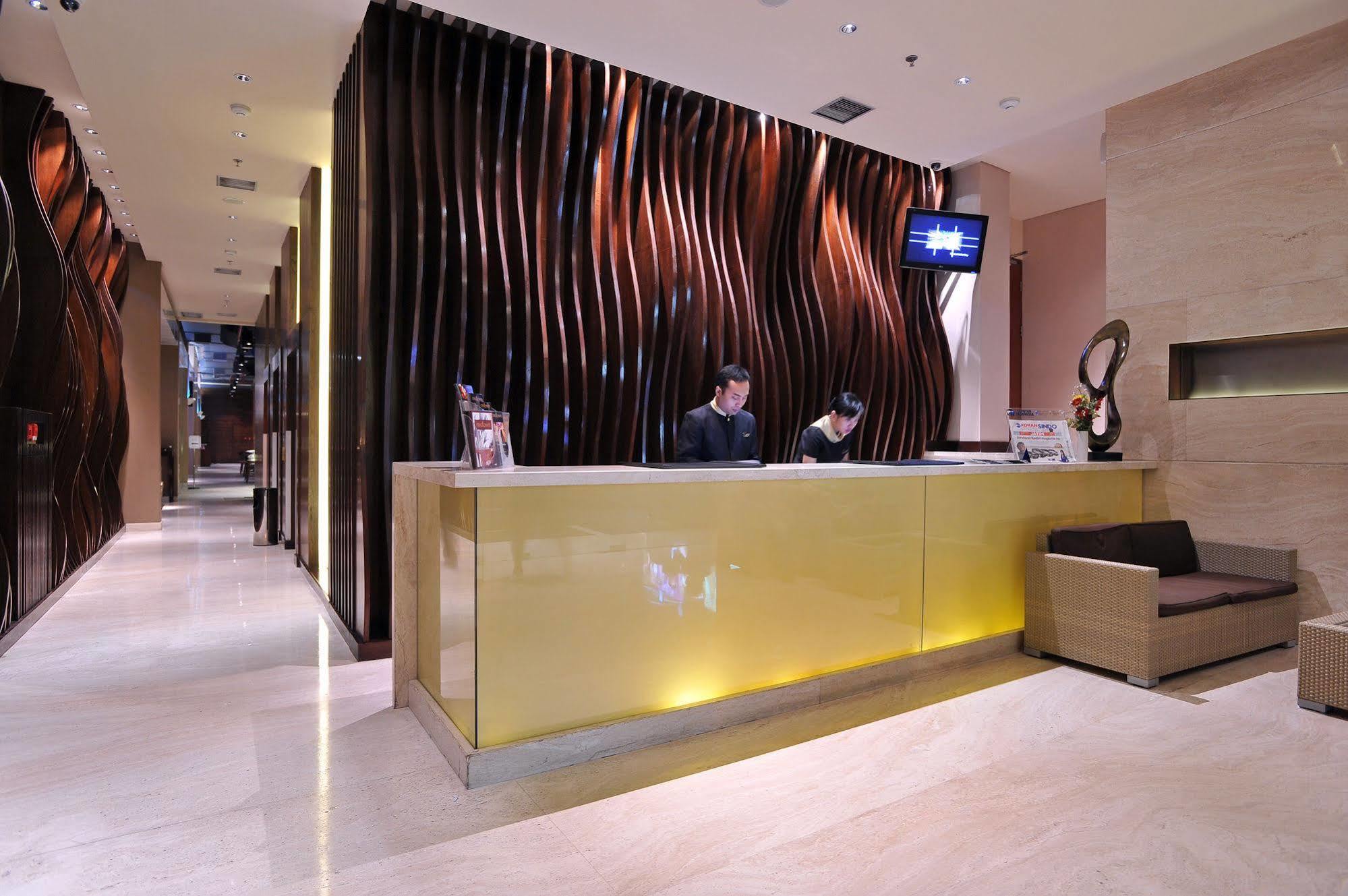Midtown Hotel Сурабая Экстерьер фото
